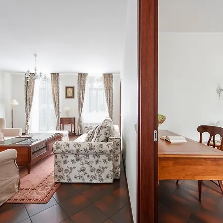 Burmistro Namas Hotel apartamentowy *